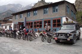 Mustang Hotel | High Plains Inn, Mustang Highway Guesthouse