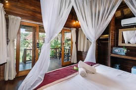 Mushroom Bay Villa | Near The Beach and Super Cozy