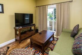 River West Apartment | Amazing West Side - Walk Everywhere- Dog Friendly