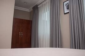 Asylum Down Apartment | Manjaro Suites ''Premium''