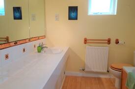 Bracknell House | A warm welcome awaits you in Warfield [Blue]