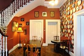 Tillicoultry Bed & Breakfast | Large en-suite with self-catering hot breakfast