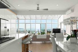 White Rock House | Luxurious 5 Star Ocean View~Braveheart Beach House