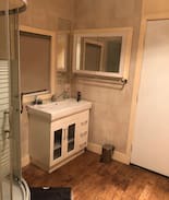 Balranald House | En-suite with it’s own entrance.