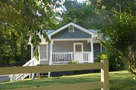 Lookout Valley Neighborhood Association House | Star Cottage 1. Five min. to Downtown Chattanooga