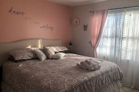Lakeview House | Pineapple Hill B&B Wine, brews Jiffy Lube concerts