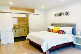 Bellport Hotel | Bellport Village Temperance Hall: Old Inlet Suite