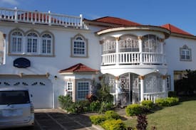 Greenwood House | Flamingo Beach Villa