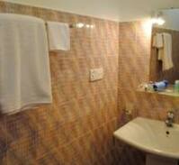 Negombo Hotel | Deluxe Double Room - Free Airport Drop or Pick Up