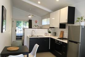 Byron Bay Apartment | Byron Studio - Relaxed leafy setting close to town