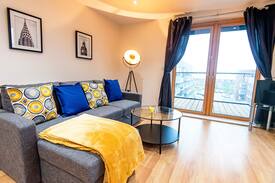 Milton Keynes Apartment | No.1 MOST STUNNING MK Centre Apt. Free Parking