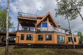 Northwest Territories Villa | Château Madeline, Ingraham Trail