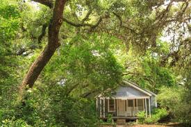 Cat Spring House | Charming 2BD Bungalow With Private Hot Tub