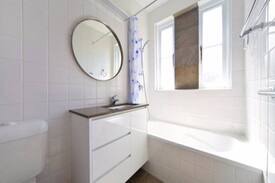 Manly Apartment | MANLY room close to wharf, corso & beach