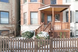 Sheridan Park Apartment | Charming Apt. near Wrigley/Cubs, Ravenswood/Uptown