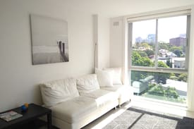 Kirribilli Apartment | Stunning 2BR Waterfront Panorama With Pool.