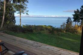 Regional District of Nanaimo Cabin | The Happy Vista Cabin- Paradise North of Qualicum