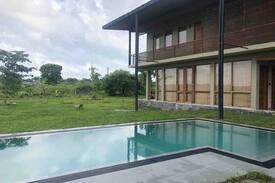 Kirinda Hotel | Tree Tops Yala - Wildlife Bungalow with Pool & AC