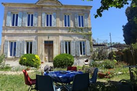 Saint-Andre Apartment | Jardín studio beautiful building close sea Estaque