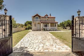 Lithakia House | Villa Kathleen on the Greek Island of Zakynthos!