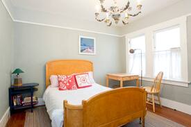 Northwest Berkeley House | Artistic Room in Berkeley Craftsman