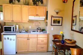 Marine Terrace Apartment | Charming Cambria studio