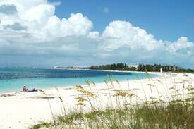 Leeward Settlement House | Enjoy Turks & Caicos on a Budget!