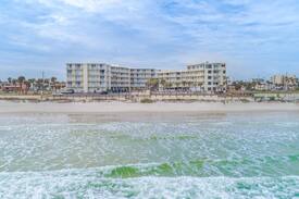 Bostwick Park Apartment | Beachfront condo with ocean views. Casa de Calma