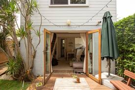 Freshwater Villa | Walk to the beach from a nice and cosy house