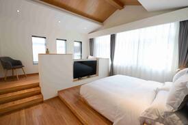 Jianshui County House | 【建水南方民宿】承欢大床房301/位于临安古镇入口/附近有朝阳楼、巨龙水上公园、朱德故居等景点/