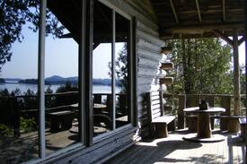 Saint Patrick Cabin | Ocean front log cabin on the Bay of Fundy