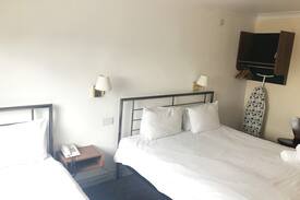 Oldham Hotel | 247Hotel Super King & Single/Twin Room en-suite