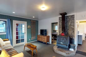 June Lake Cabin | Rustic, cozy "dog-friendly" cabin in downtown June Lake.