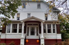Numidia House | Fish & Loaves Bed and Breakfast - Mt View Suite