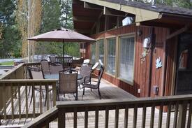 East Kootenay Cabin | The Lily Pad with Beach Access