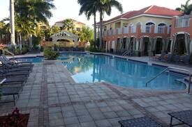 Palm Beach Gardens House | Penthouse Suite, Luxurious Poolside Retreat!