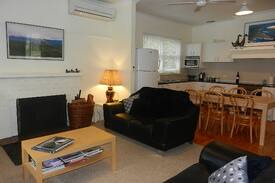 Cavendish House | Pet friendly, Mountain Duck Cottage @ Grampians.