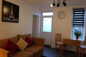Ainley Top Apartment | The Snug Lindley