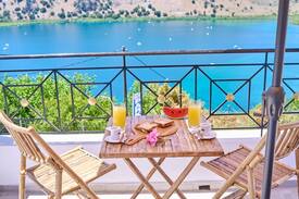 Georgioupolis Villa | Spacious Getaway by Lake Kournas ★