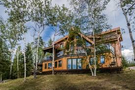Northwest Territories Villa | Château Madeline, Ingraham Trail
