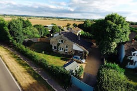 Bampton House | Cedar Lodge In Alvescot