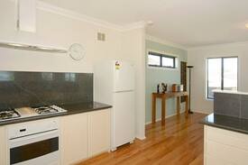 East Rockingham House | Island View Beach House - Premium Beach Front