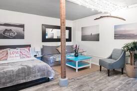Marina Peninsula Apartment | Venice Beach Cottage Studio & Lush Backyard