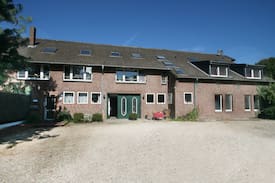 Uedem Bed & Breakfast | Heuhotel - Schlafen im Stroh auf dem Poenenhof