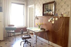 Williamsburg Apartment | Heart of Williamsburg - authentic & central!