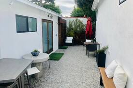 Sunset Park House | Santa Monica studio with private access