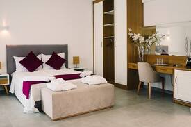 Stavros Bed & Breakfast | Suite Pool View-Stavros Beach Hotel