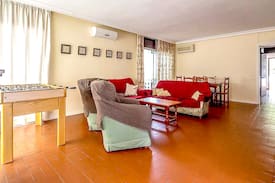 Valdecaballeros Villa | Big villa with swimming-pool & Wifi