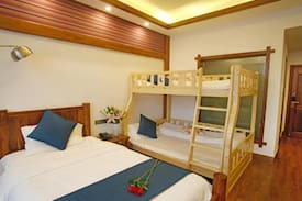 Wulingyuan House | 武陵源标志门汽车站桂花路.山见豪华三人间