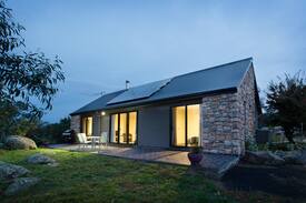 Jindabyne Cabin | TOUCHDOWN COTTAGE JINDABYNE